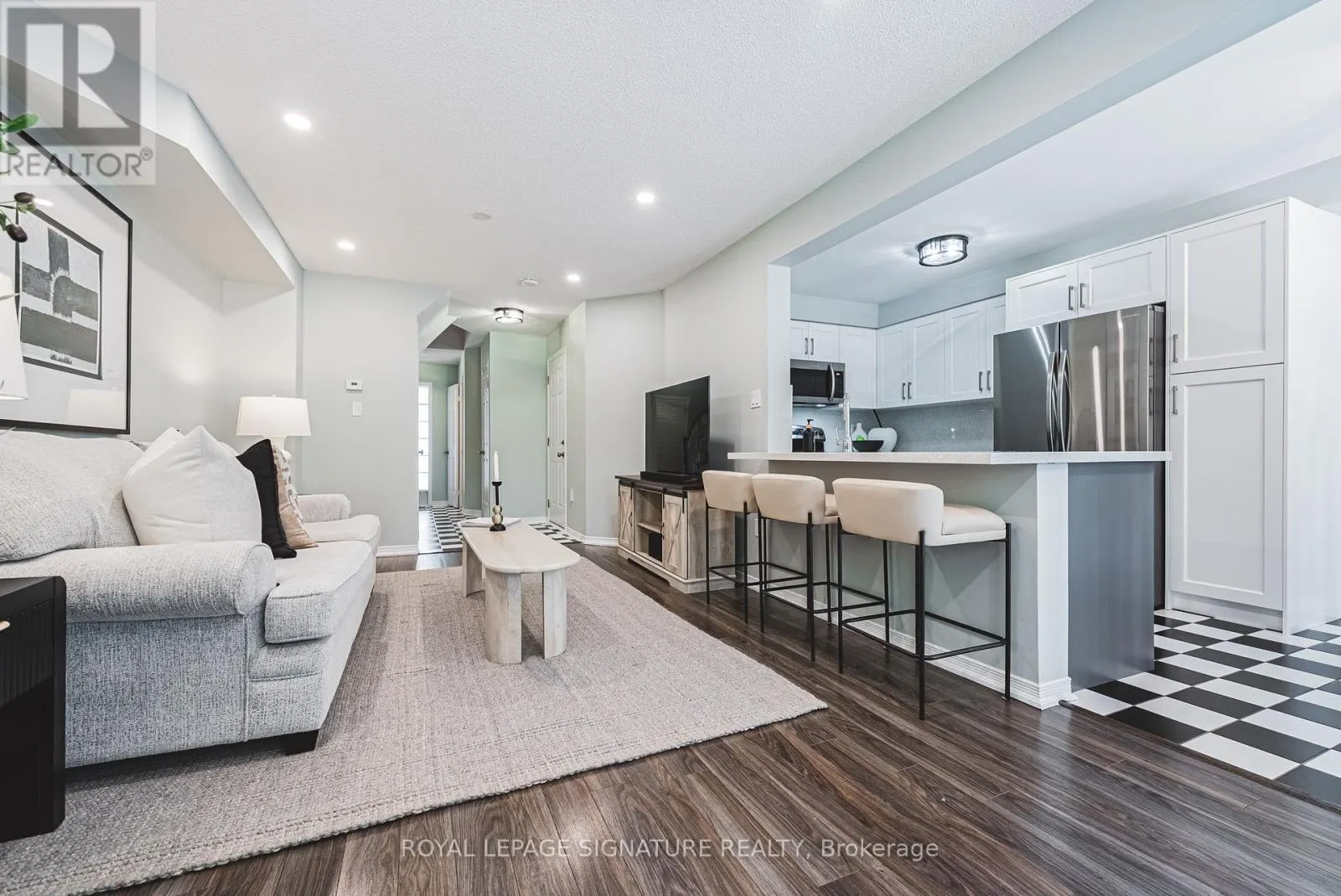 11 - 819 UPPER PARADISE ROAD