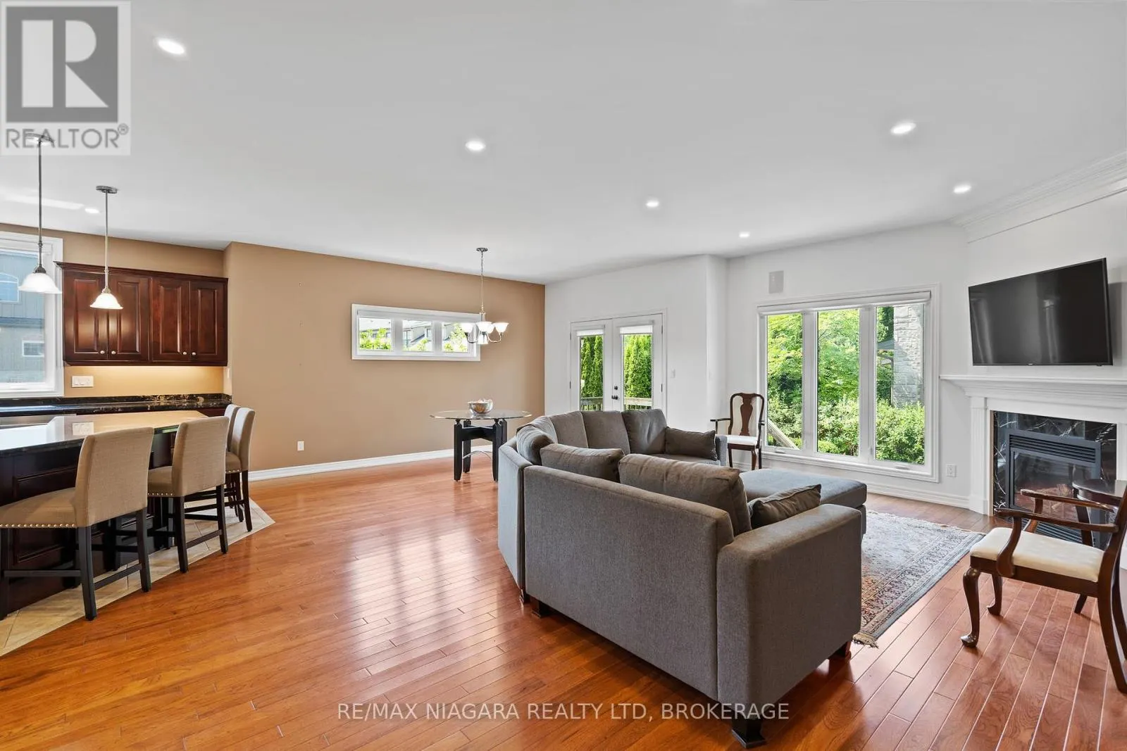 23 GORING WAY