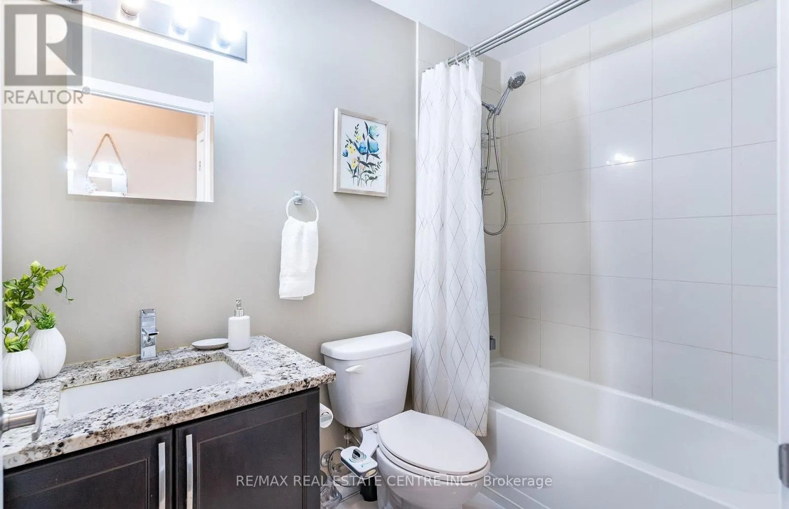 114 - 35 SOUTHSHORE CRESCENT