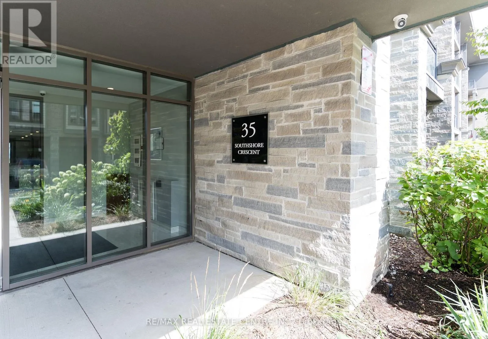114 - 35 SOUTHSHORE CRESCENT