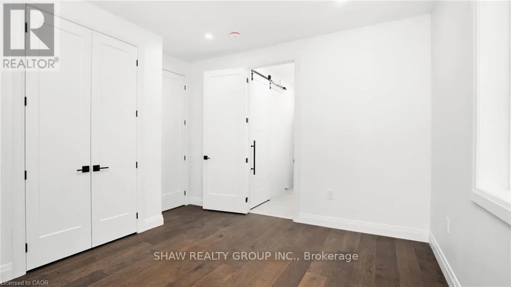 31 GLEN EAGLE COURT