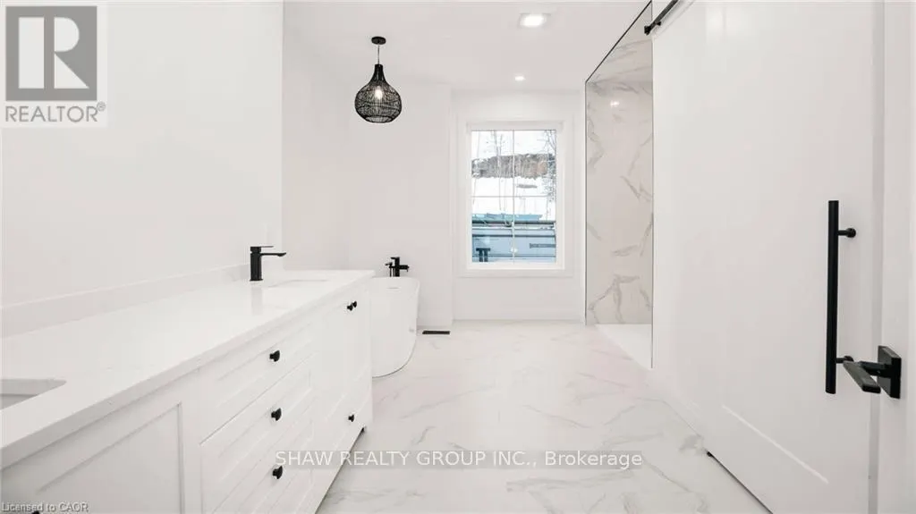 31 GLEN EAGLE COURT