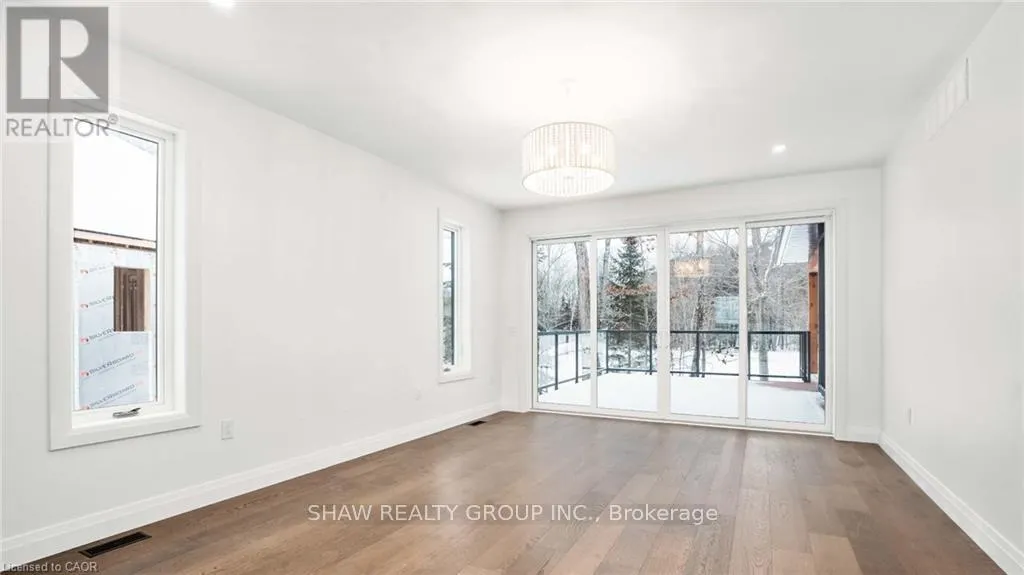 31 GLEN EAGLE COURT