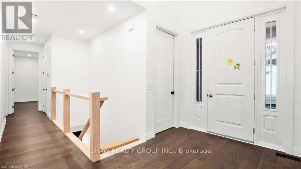 31 GLEN EAGLE COURT