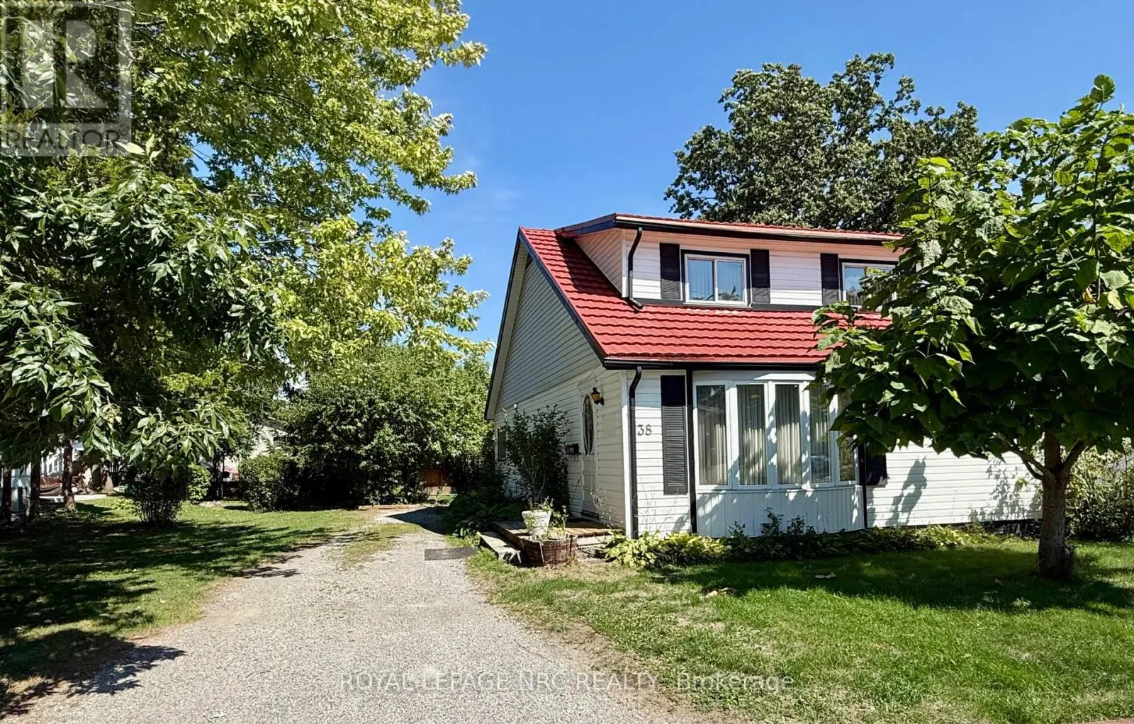 38 LILLIAN STREET