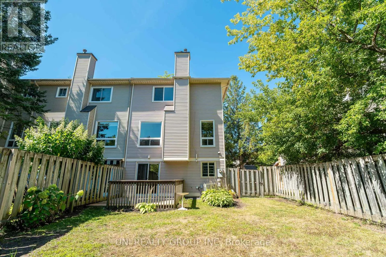 19 ARBORDALE CRESCENT