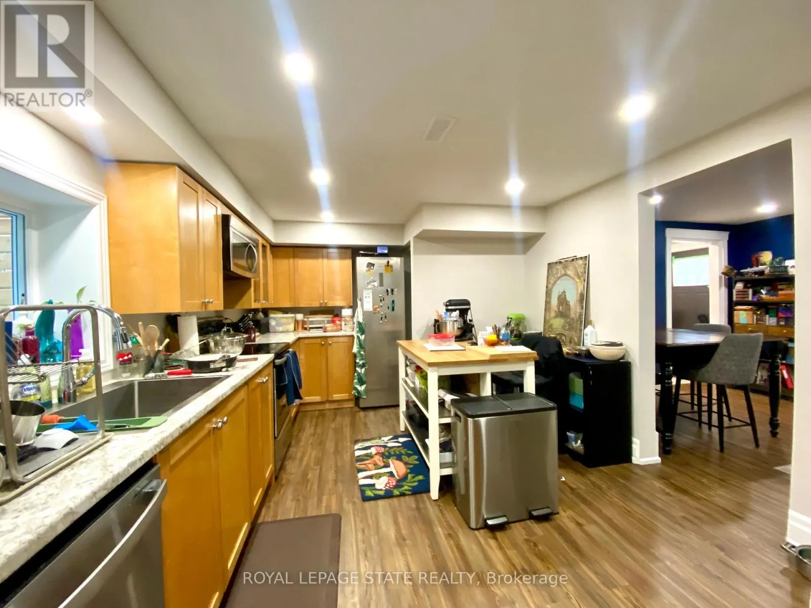 358 DUNDAS STREET E
