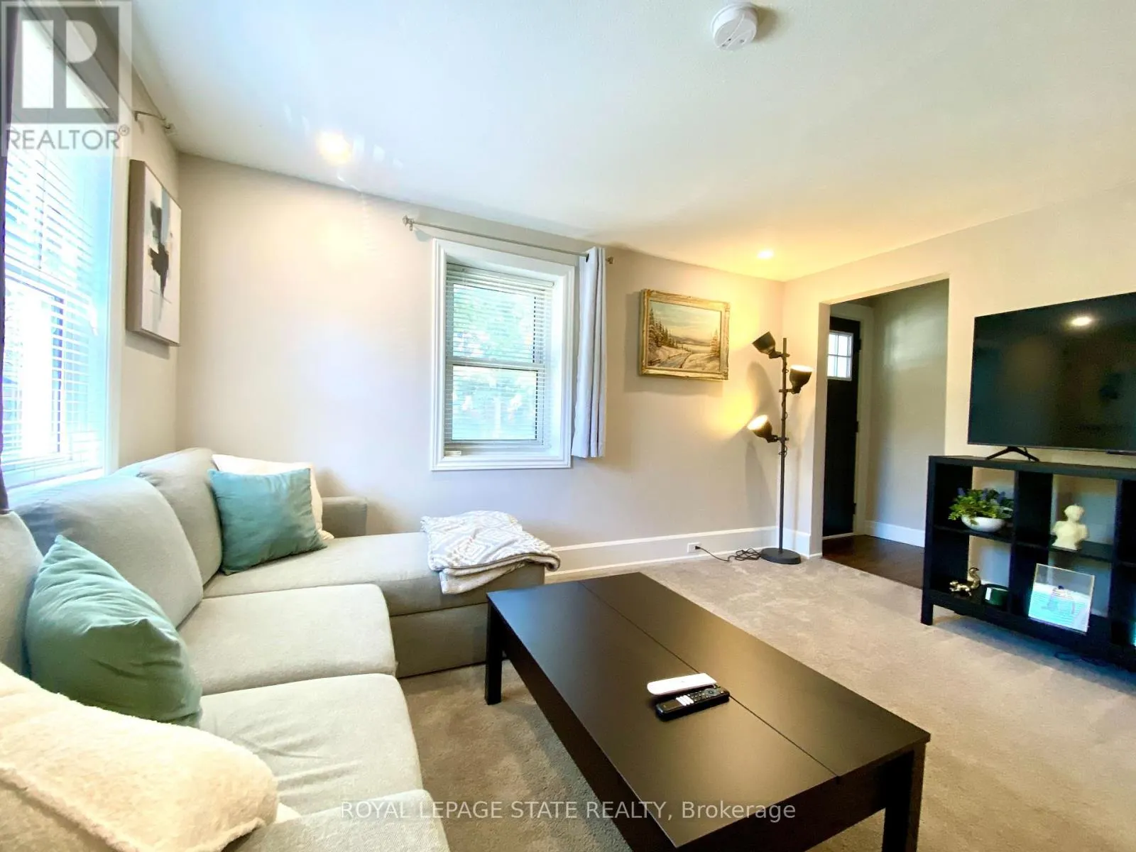 358 DUNDAS STREET E