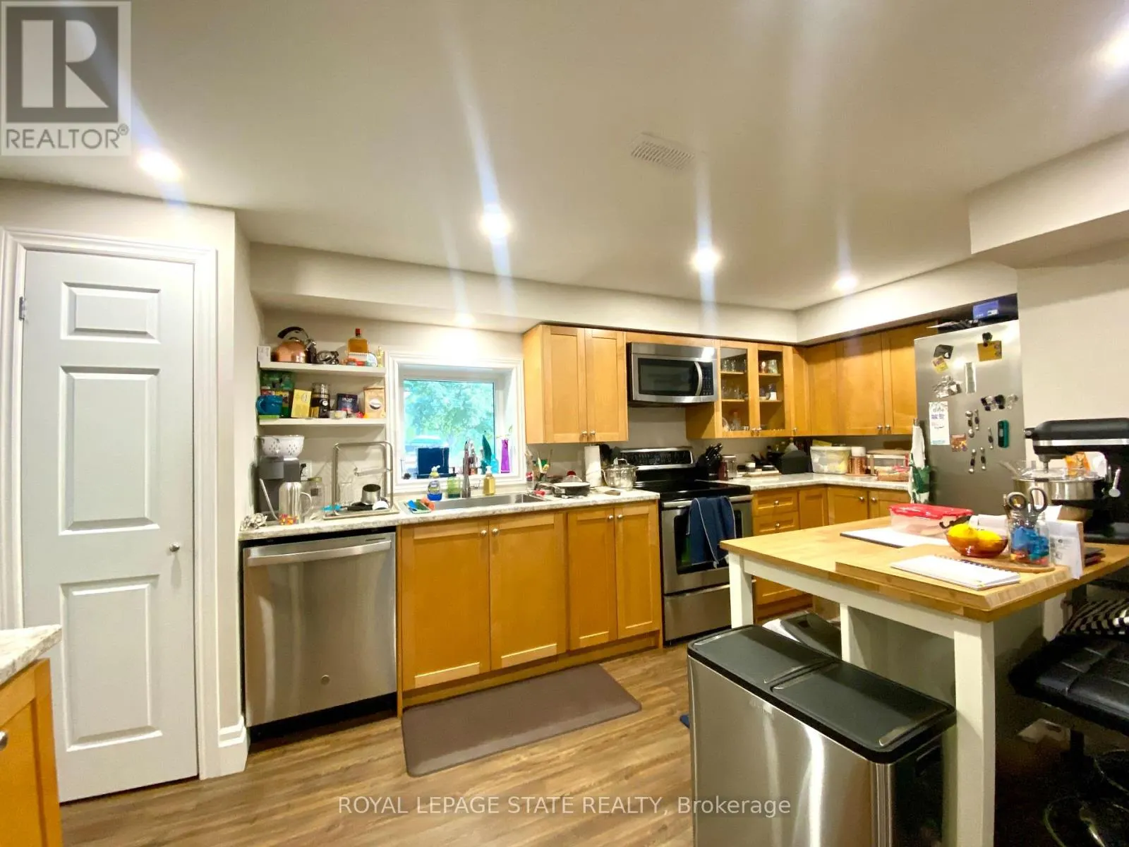 358 DUNDAS STREET E