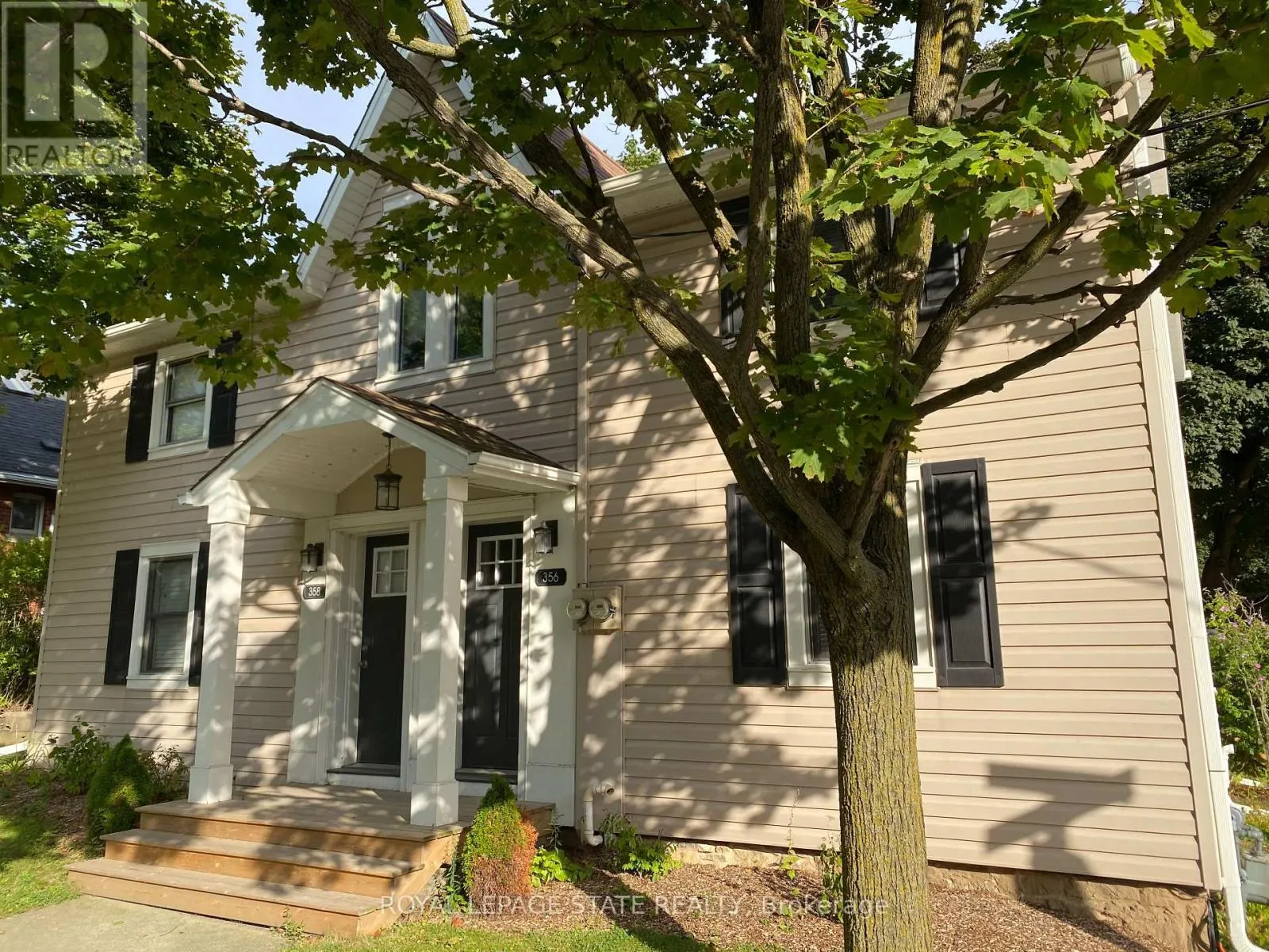 358 DUNDAS STREET E