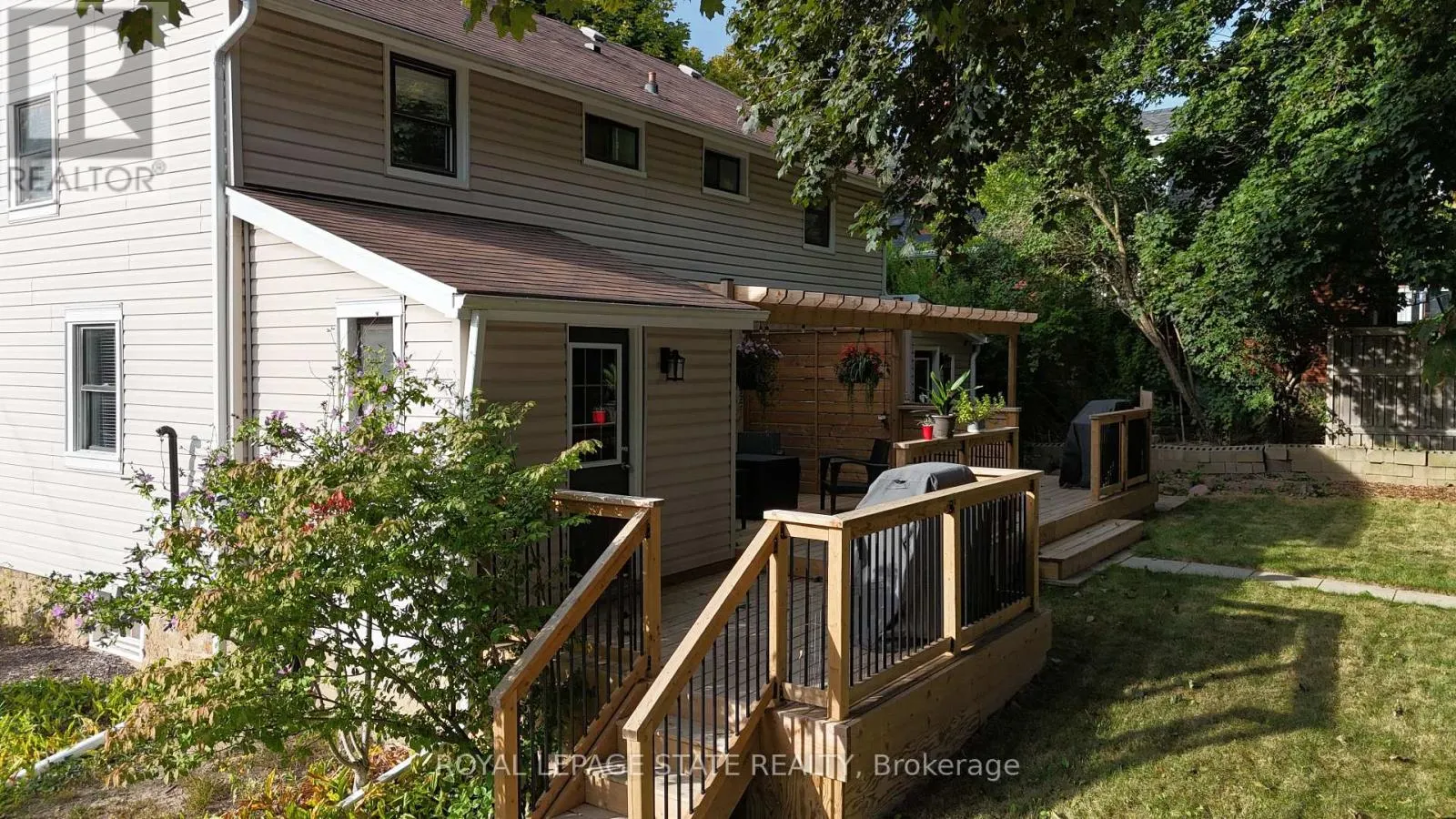 358 DUNDAS STREET E