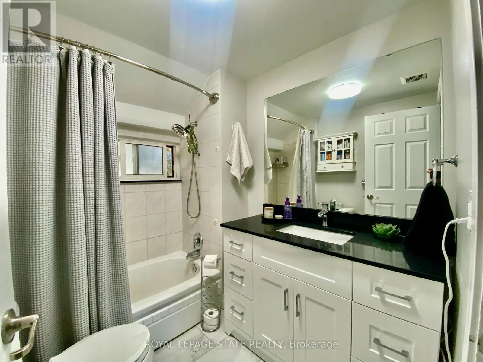 358 DUNDAS STREET E
