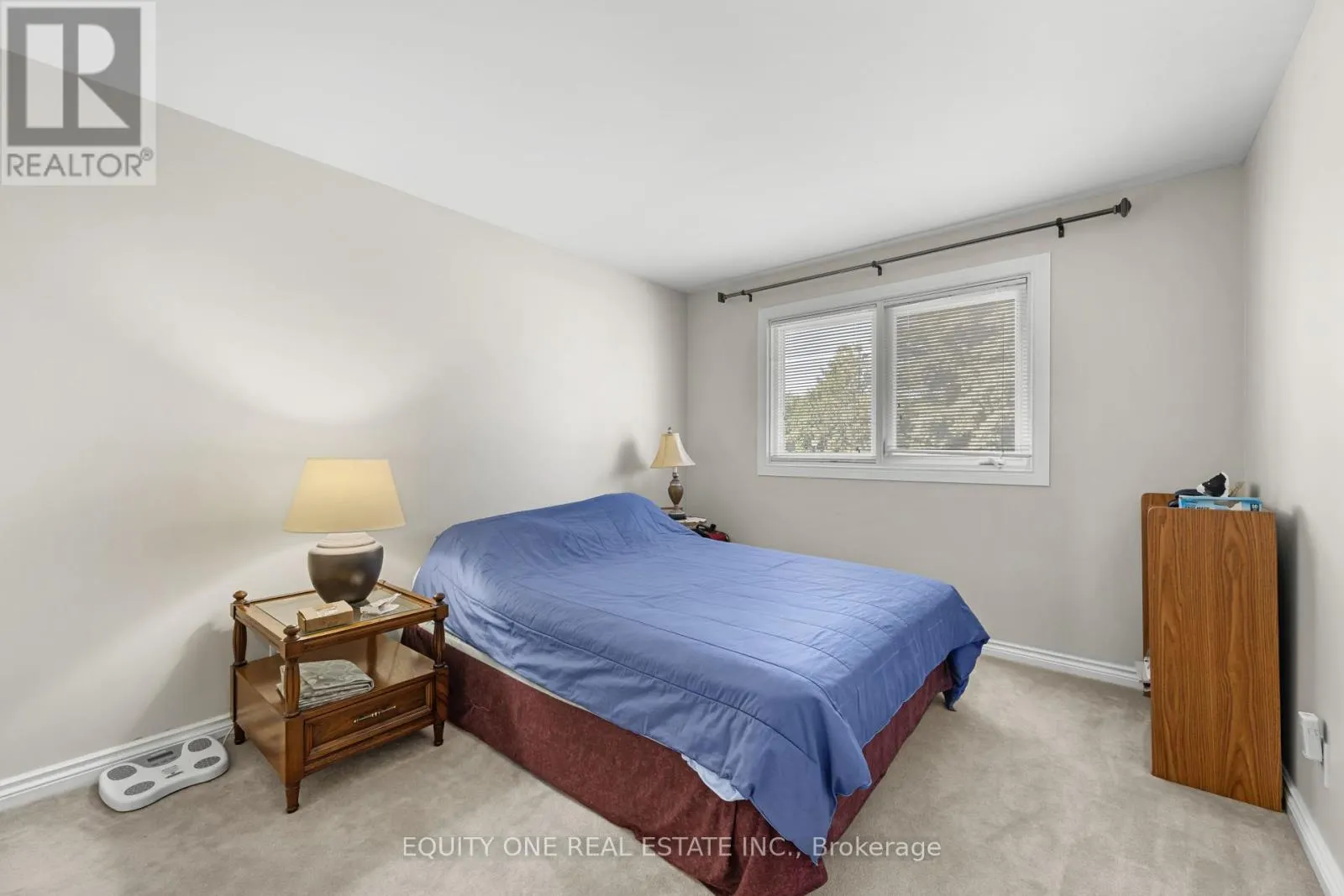 2 PARKSIDE CRESCENT
