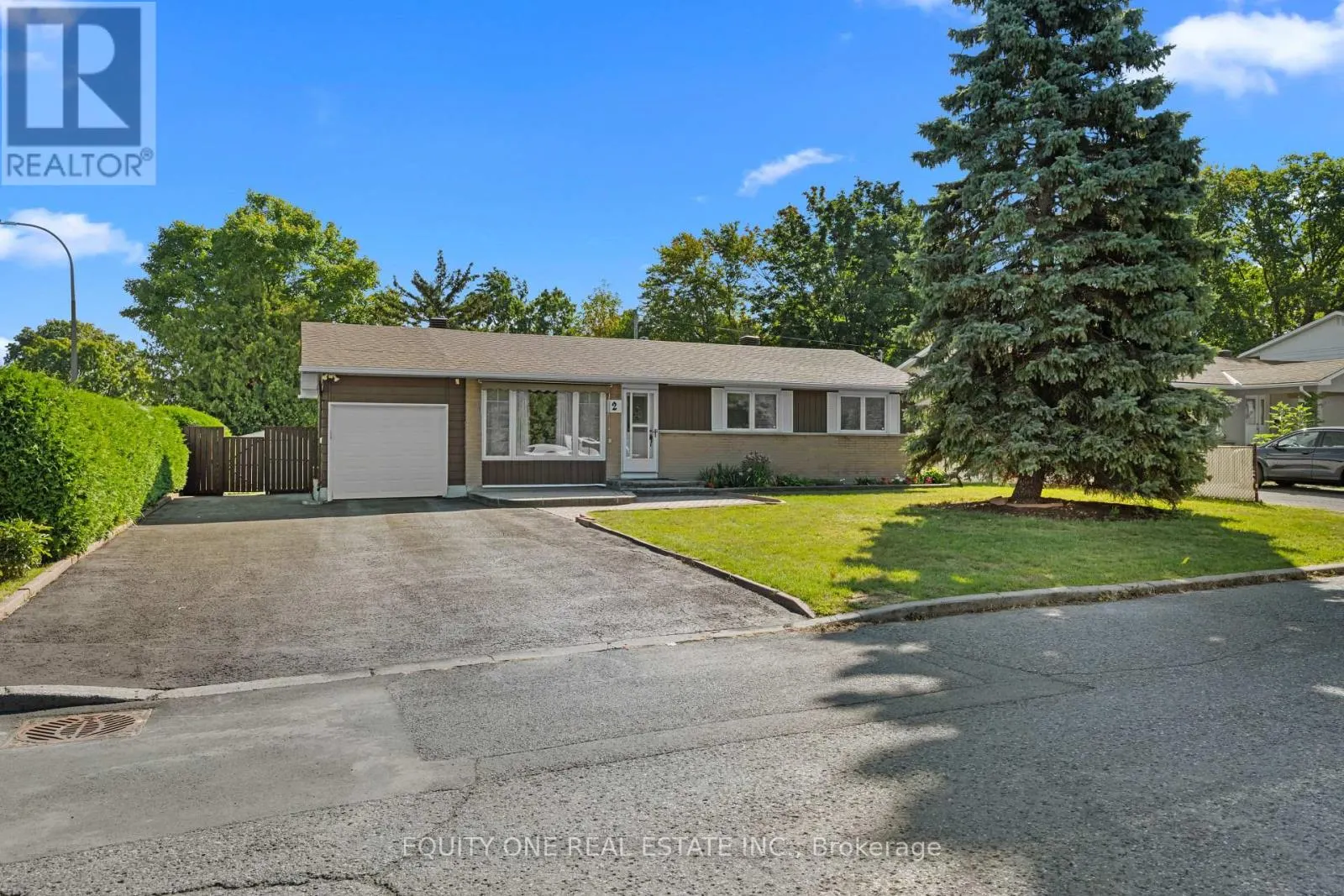 2 PARKSIDE CRESCENT