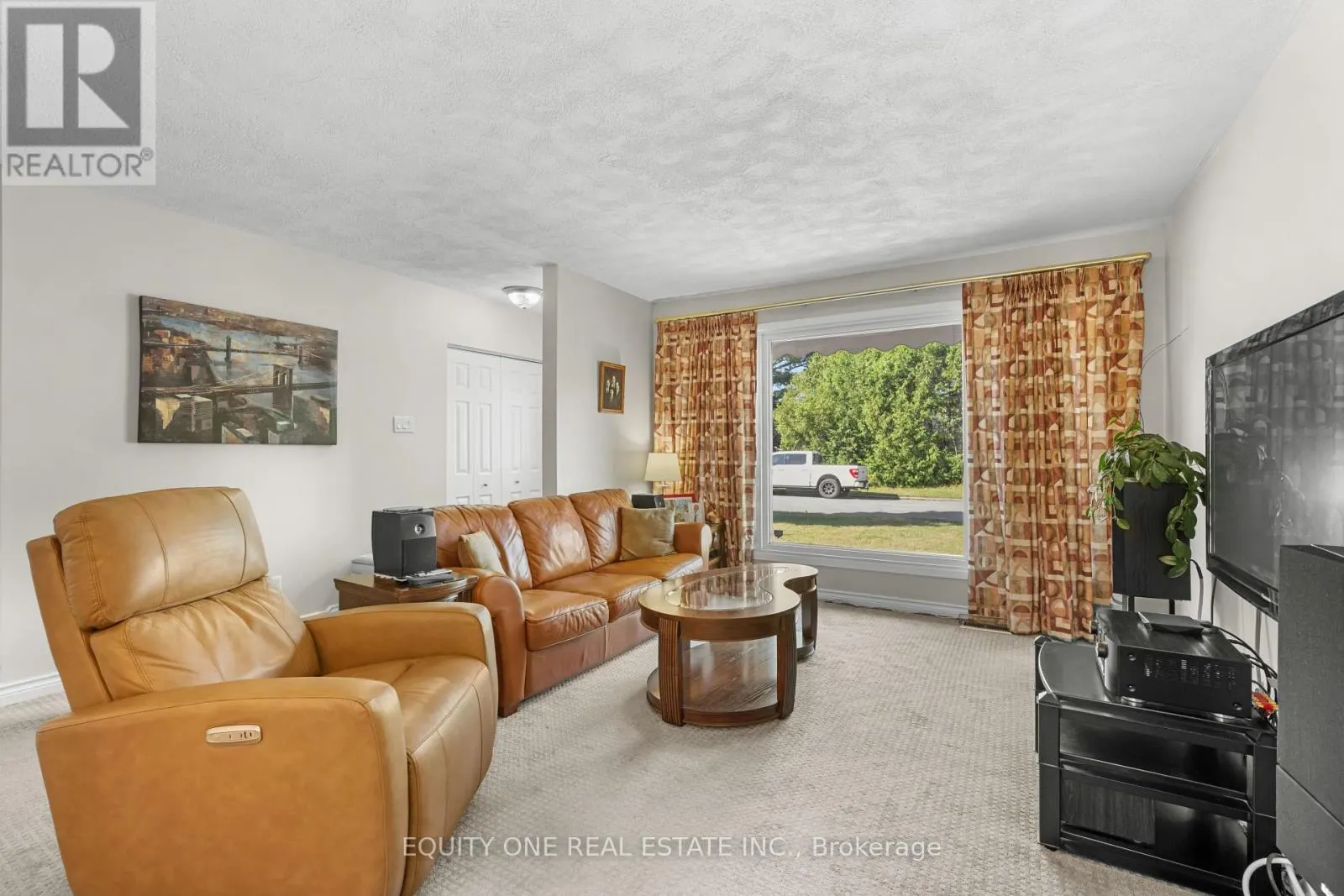 2 PARKSIDE CRESCENT