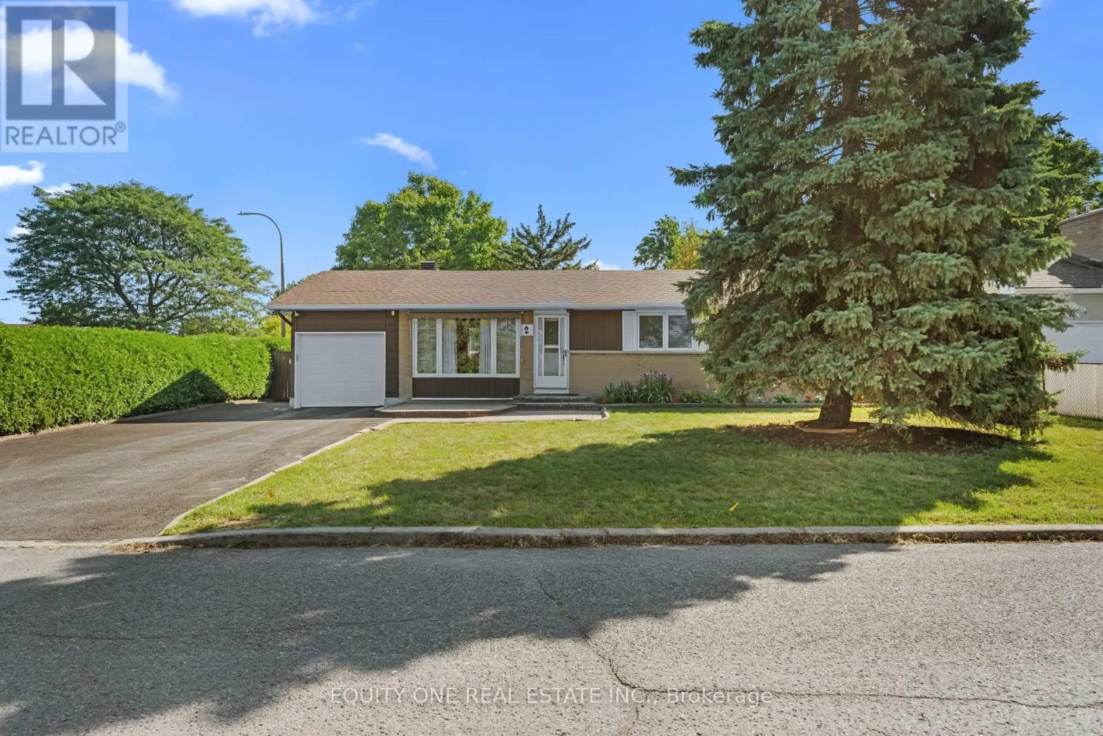 2 PARKSIDE CRESCENT