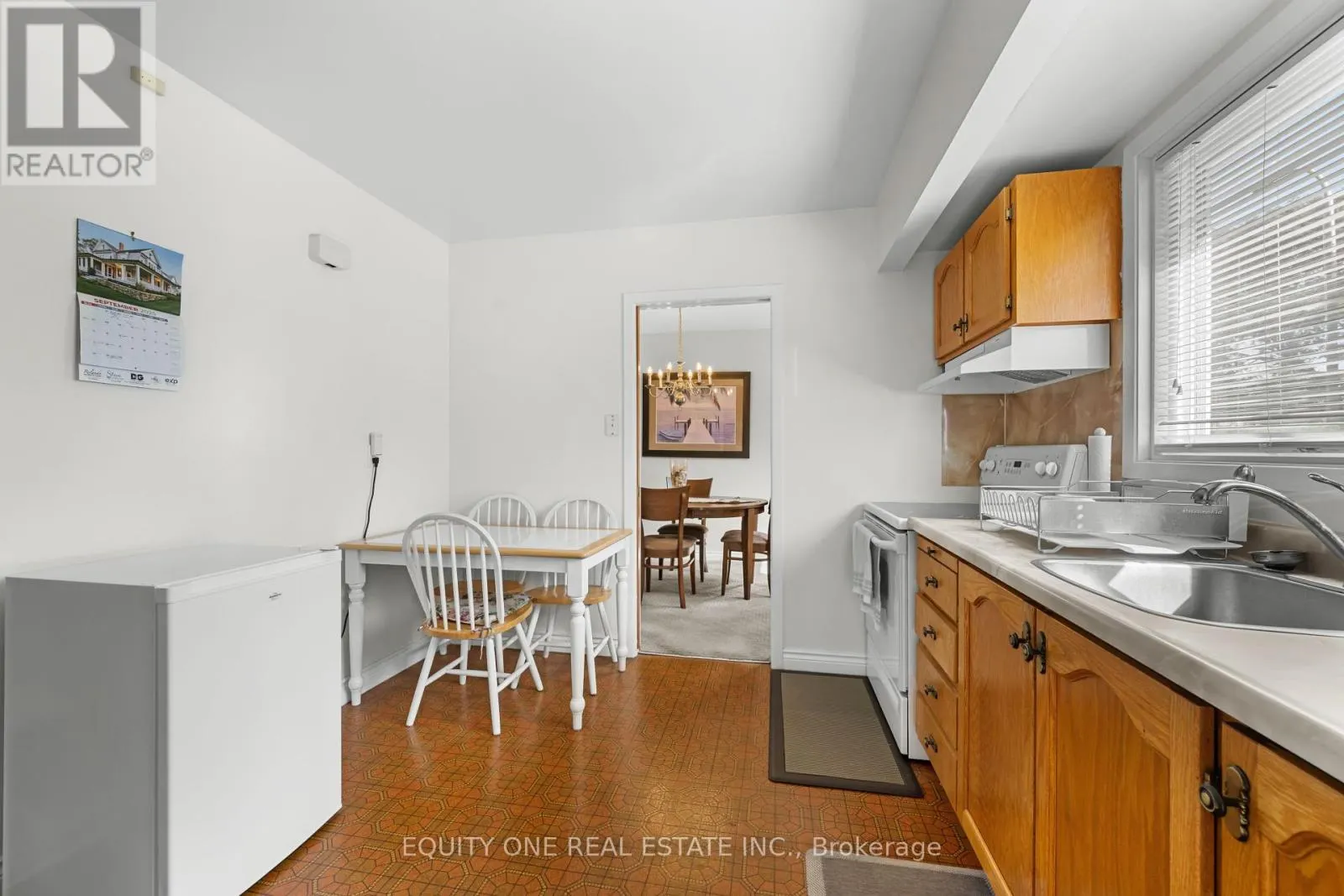 2 PARKSIDE CRESCENT