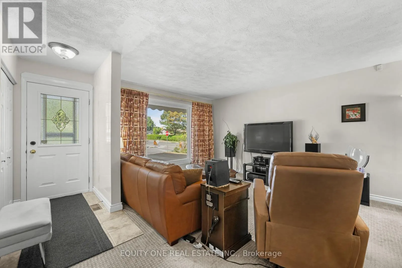 2 PARKSIDE CRESCENT