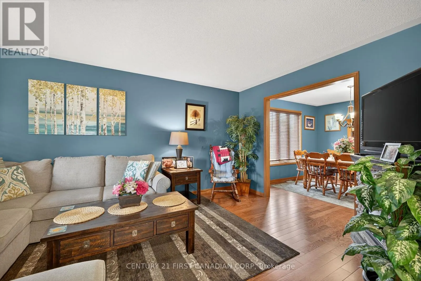 19 HEMLOCK BOULEVARD
