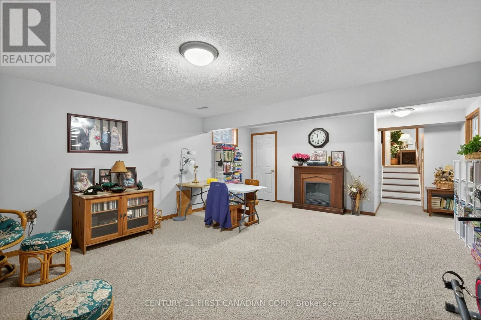 19 HEMLOCK BOULEVARD