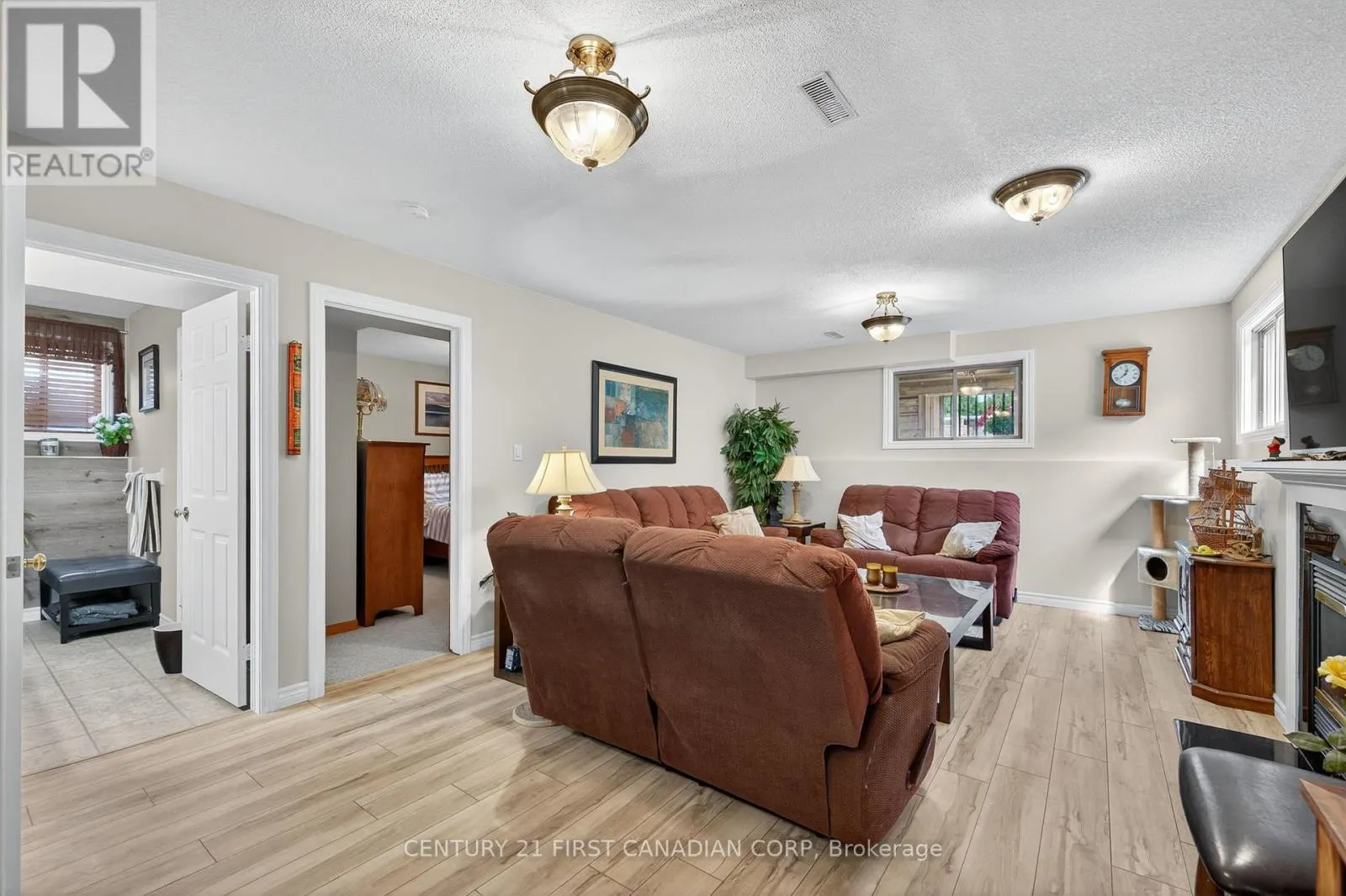 19 HEMLOCK BOULEVARD