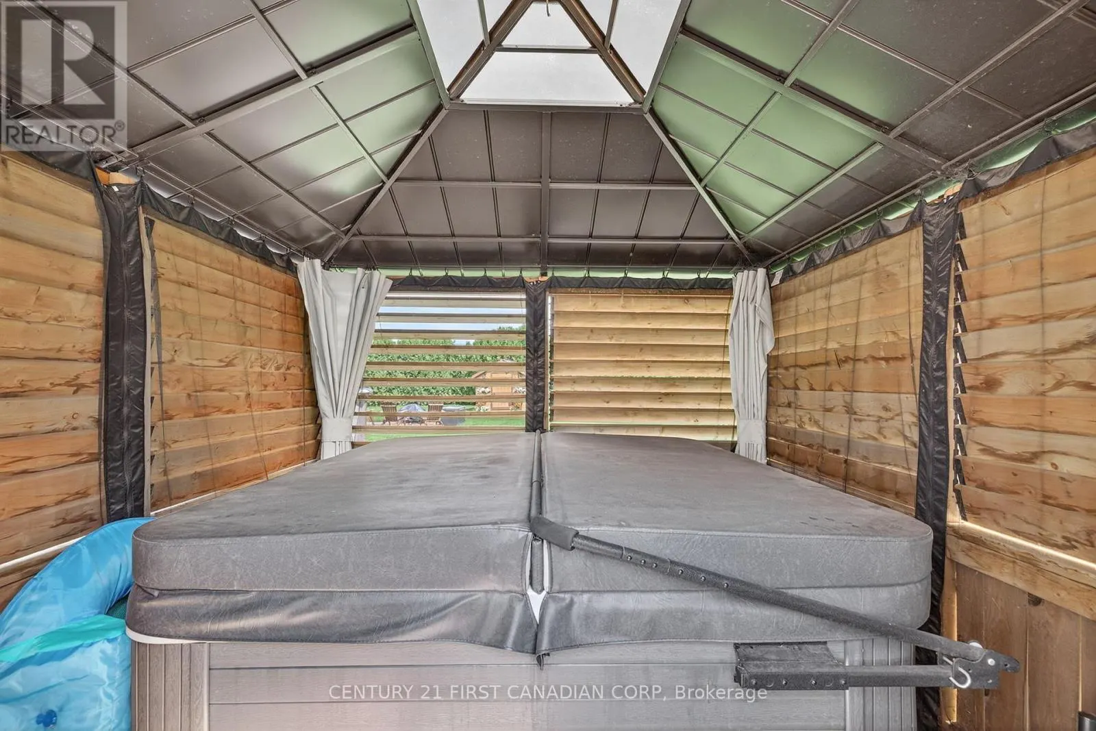19 HEMLOCK BOULEVARD