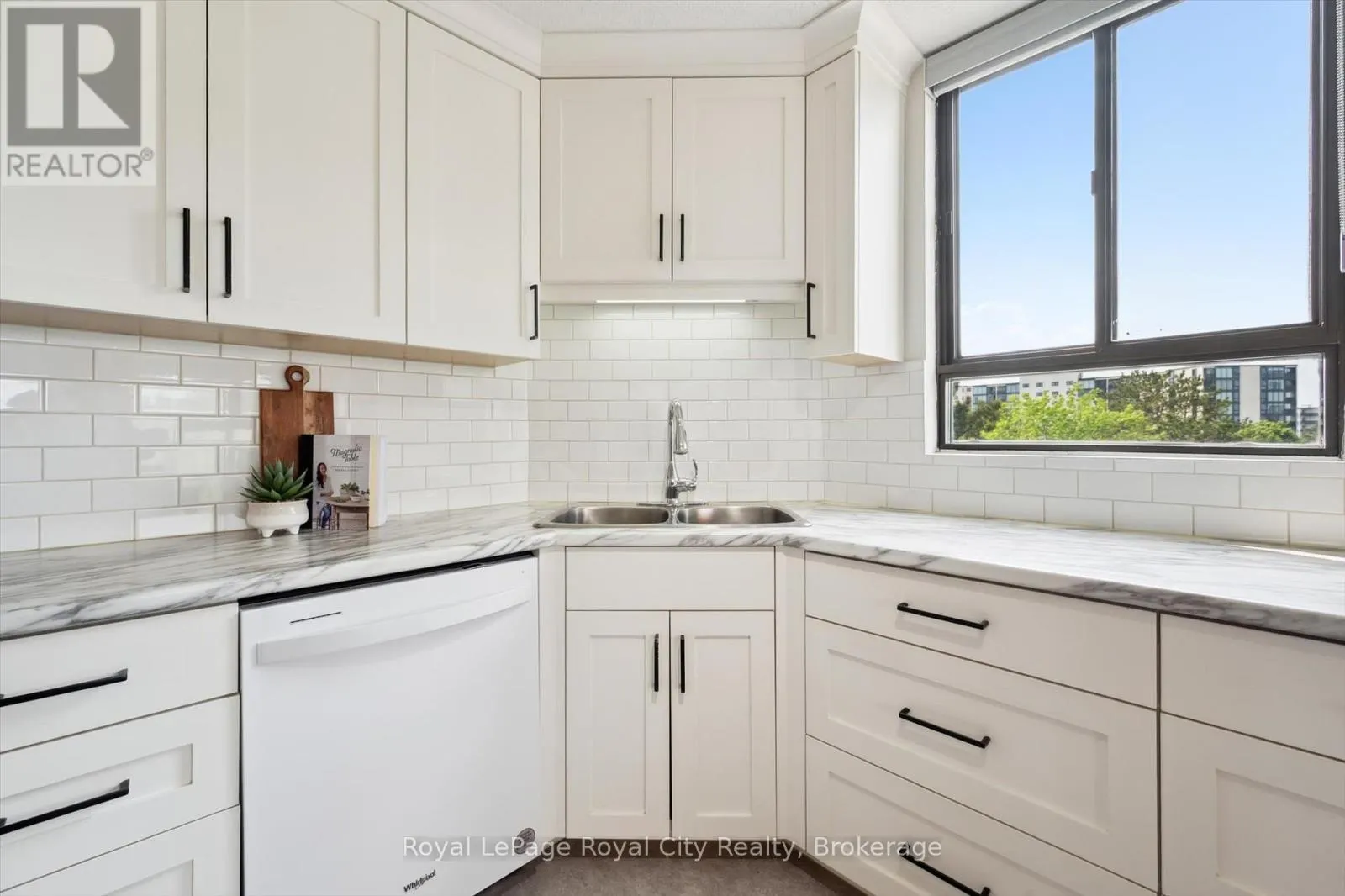 501 - 22 MARILYN DRIVE, #501