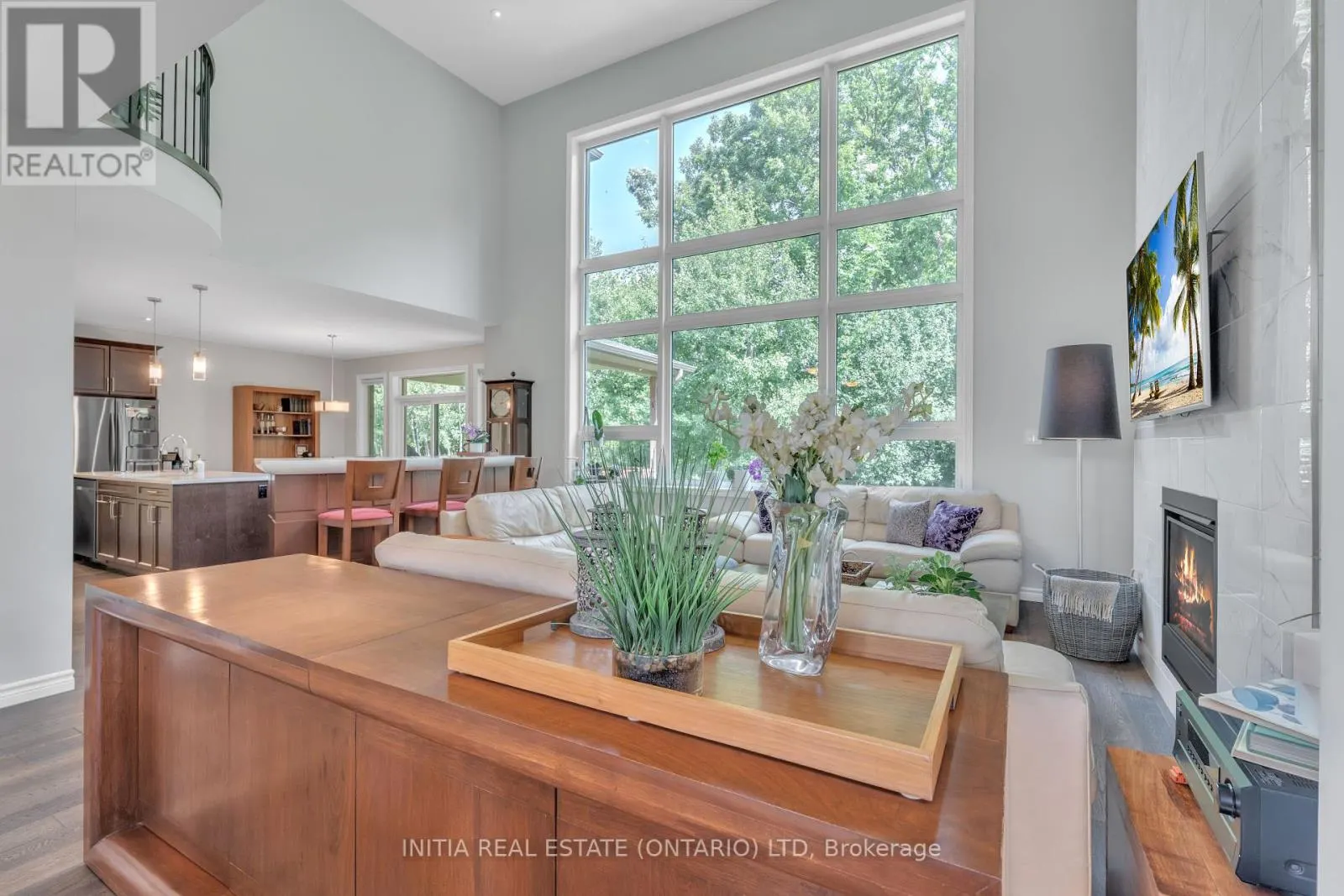 1303 DYER CRESCENT