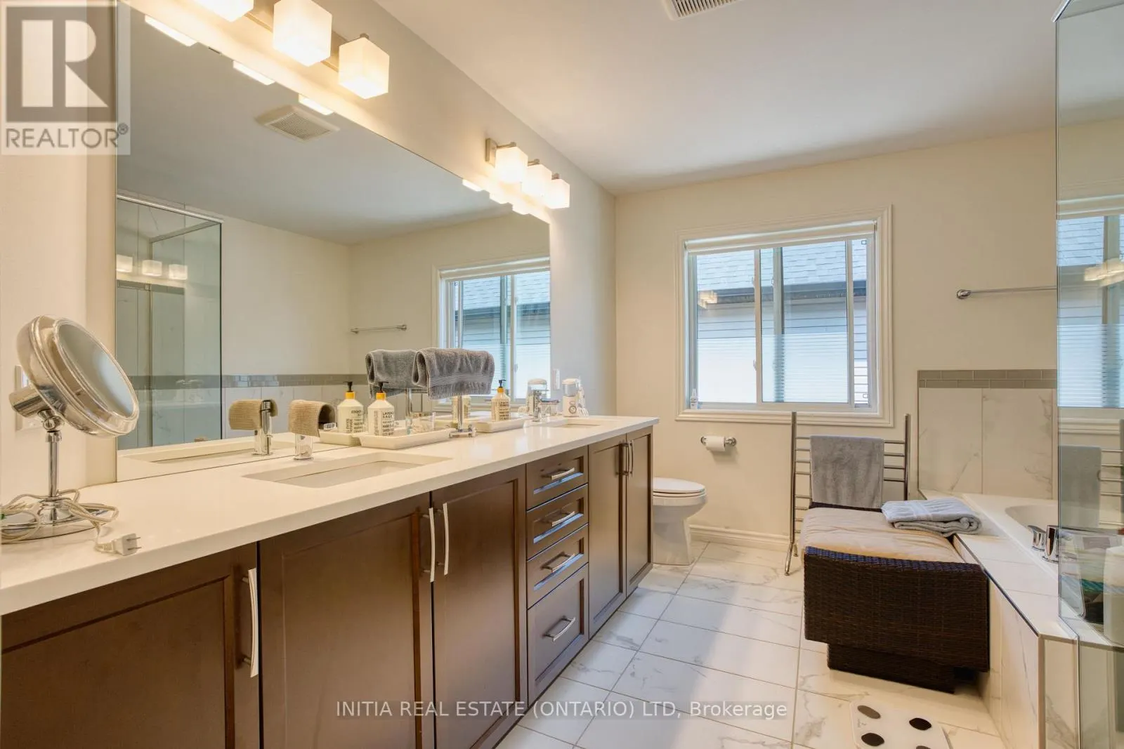 1303 DYER CRESCENT