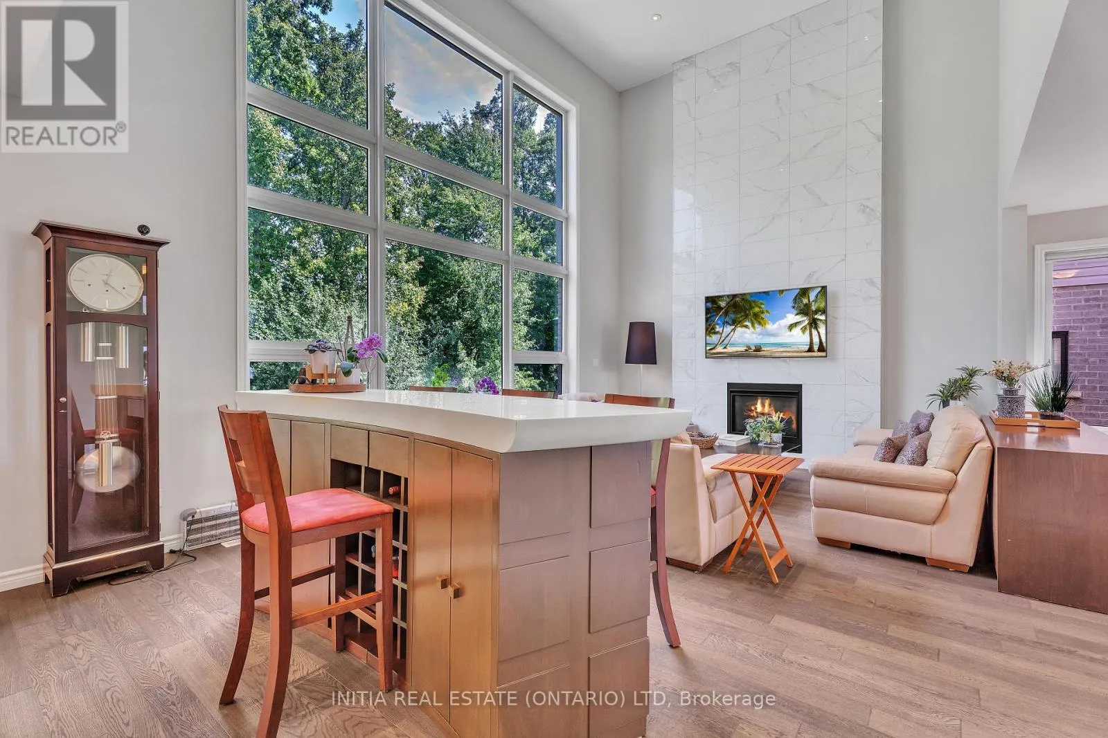 1303 DYER CRESCENT