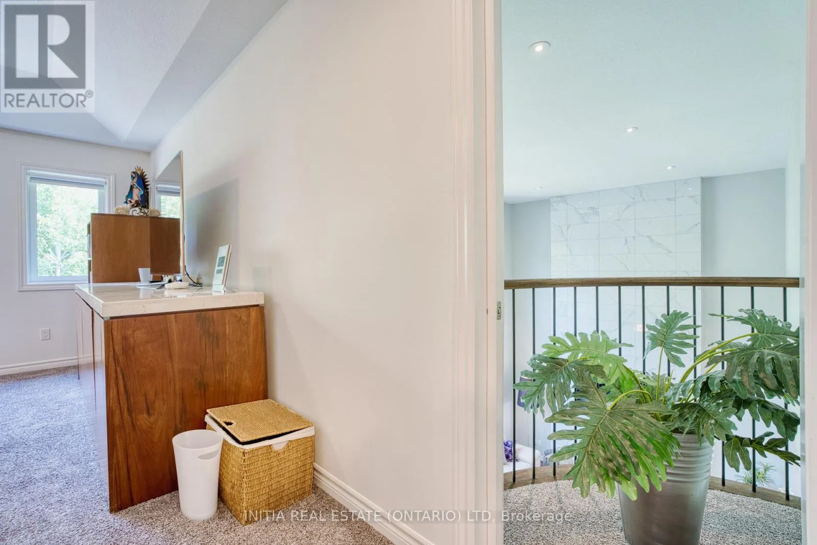 1303 DYER CRESCENT