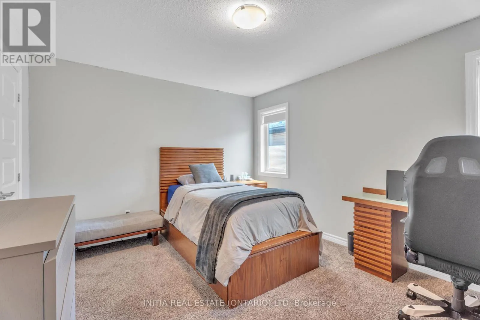 1303 DYER CRESCENT