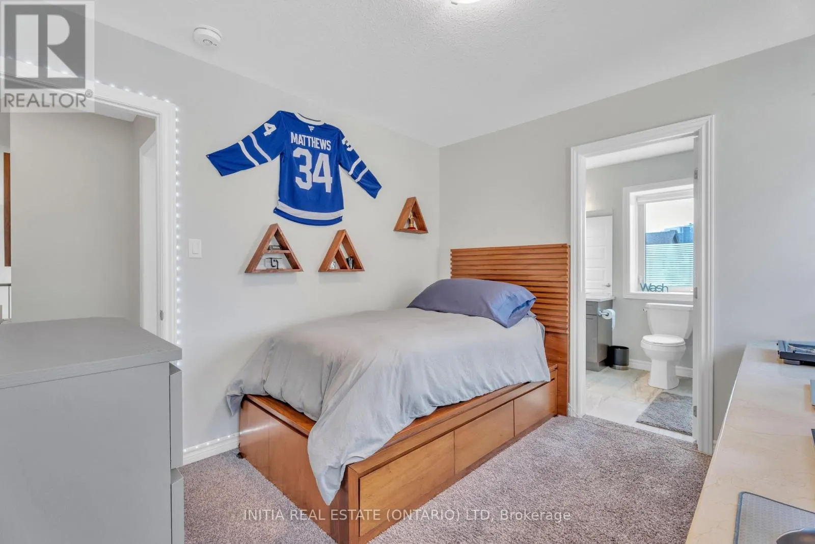 1303 DYER CRESCENT