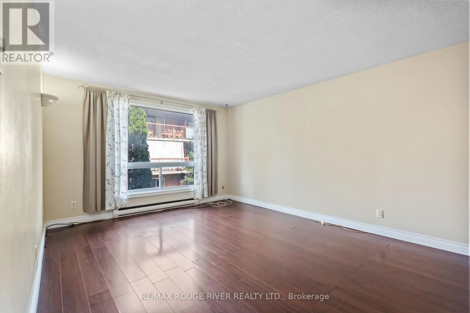 3 - 494 ELGIN STREET W, #3