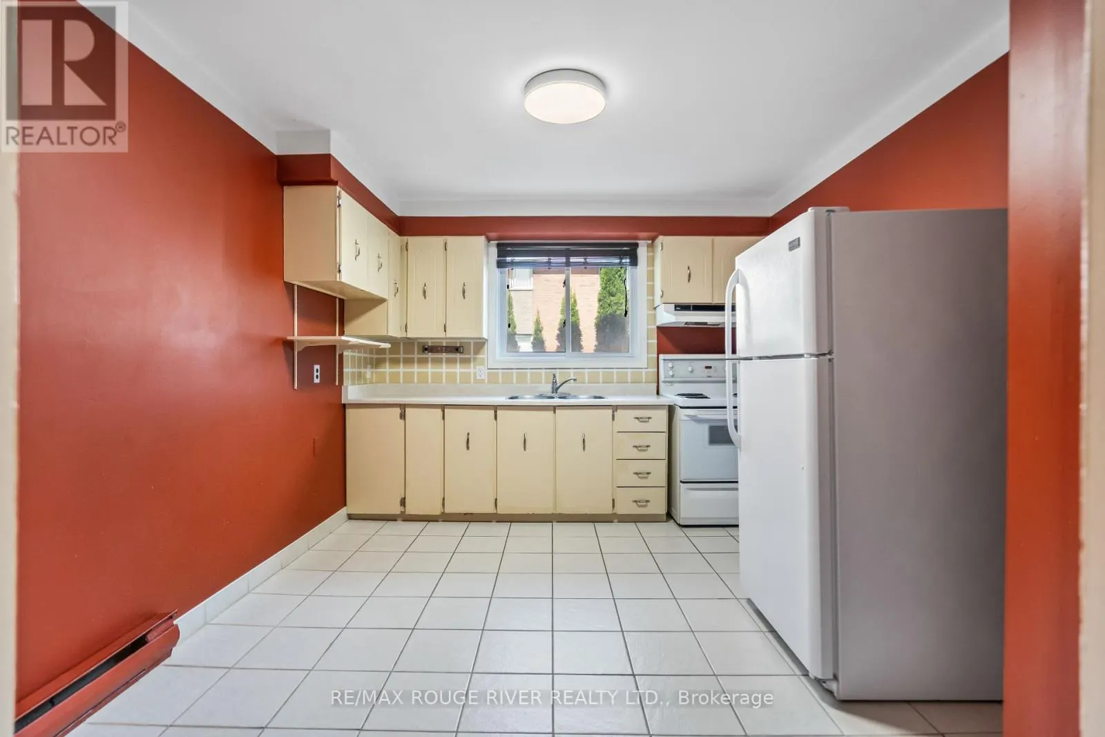3 - 494 ELGIN STREET W, #3