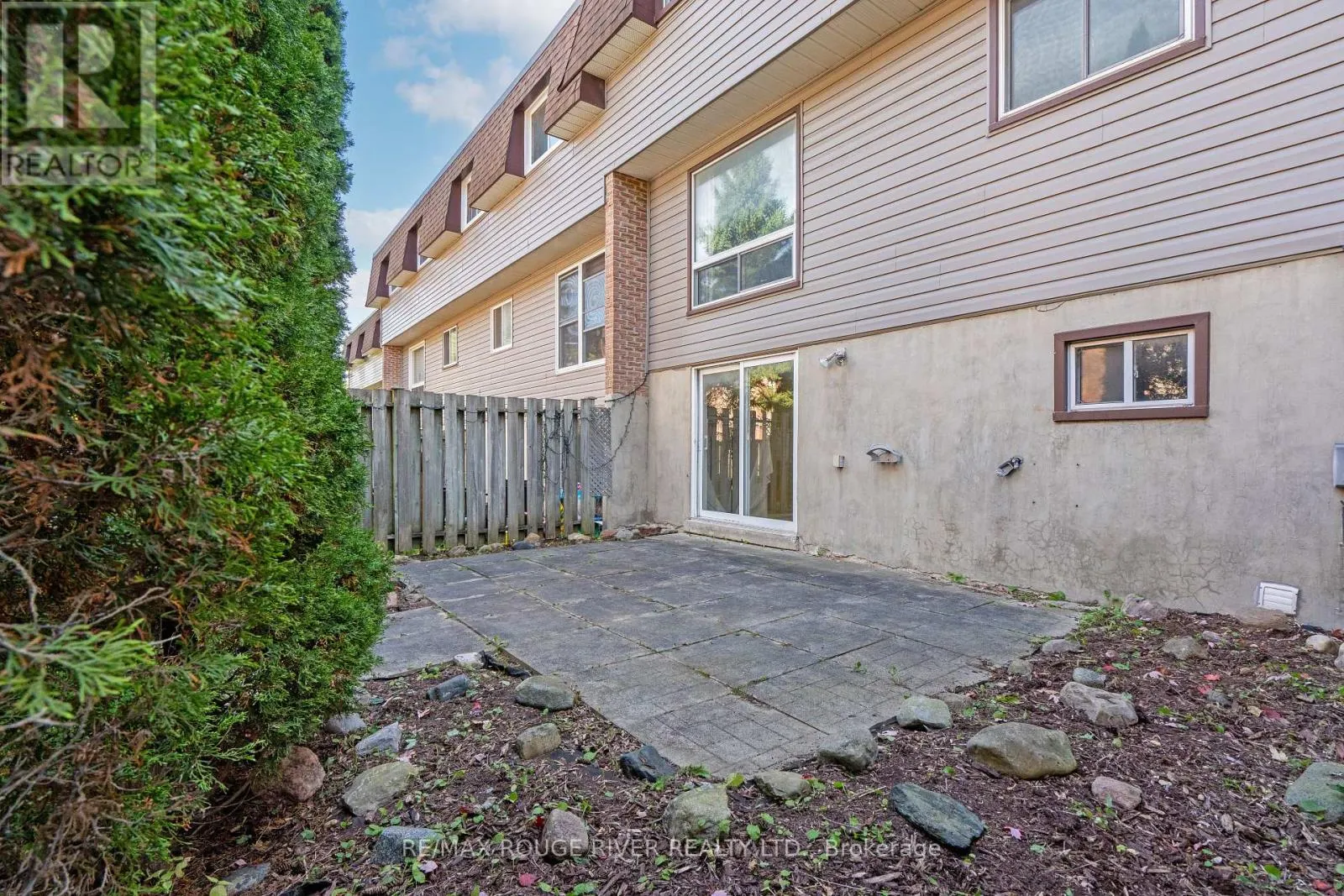 3 - 494 ELGIN STREET W, #3