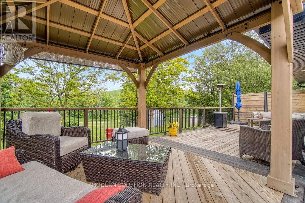 82 SHEA CRESCENT