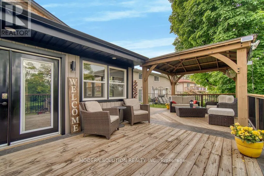 82 SHEA CRESCENT