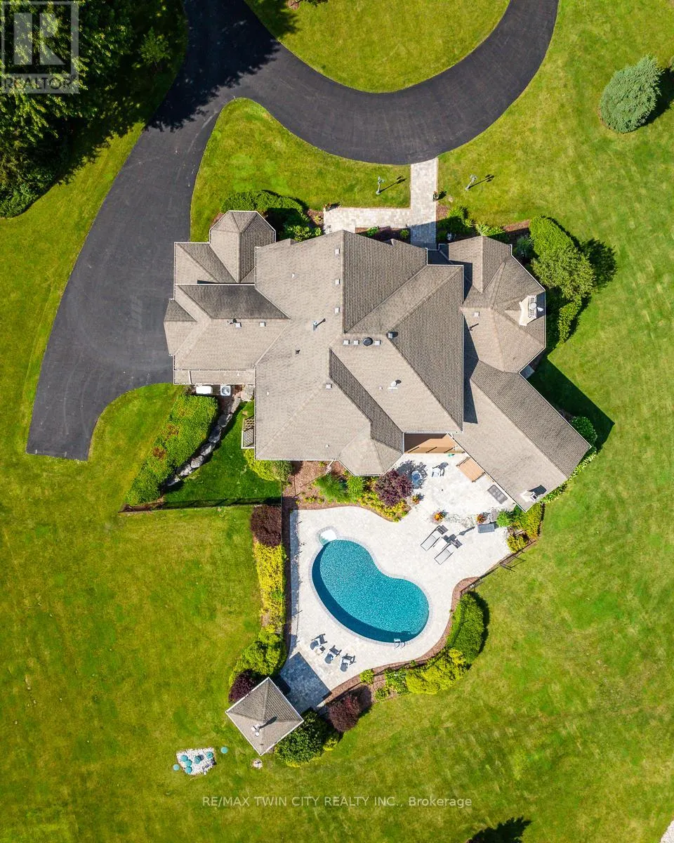 1532 6TH CONCESSION ROAD W