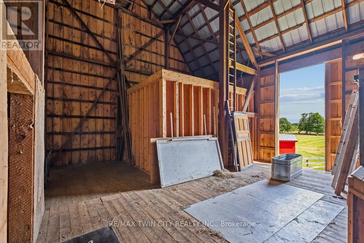 1532 6TH CONCESSION ROAD W
