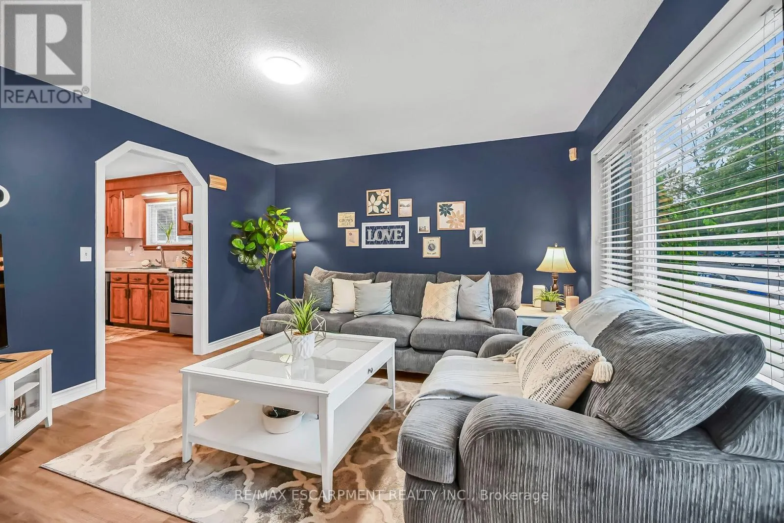 122 FAIRVIEW AVENUE E