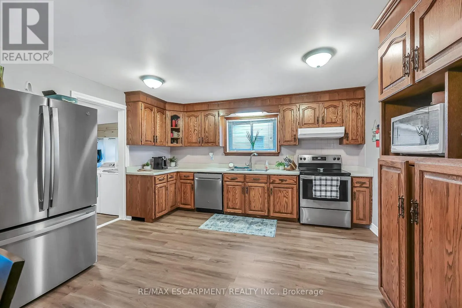 122 FAIRVIEW AVENUE E