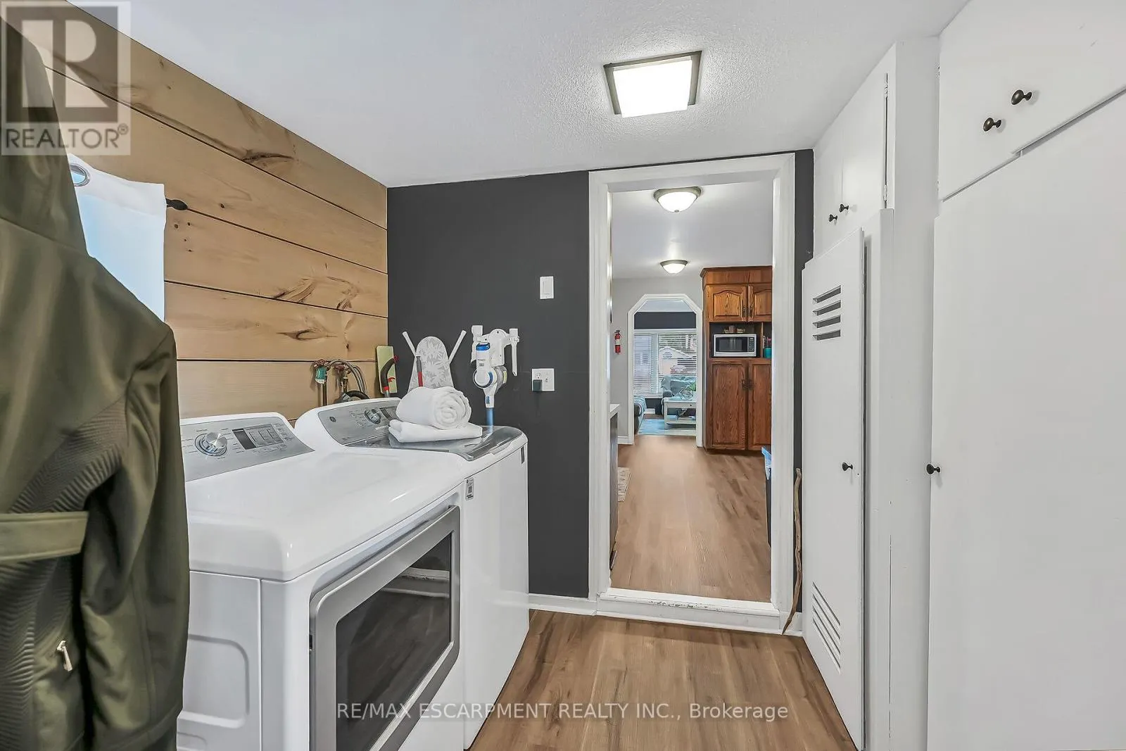 122 FAIRVIEW AVENUE E