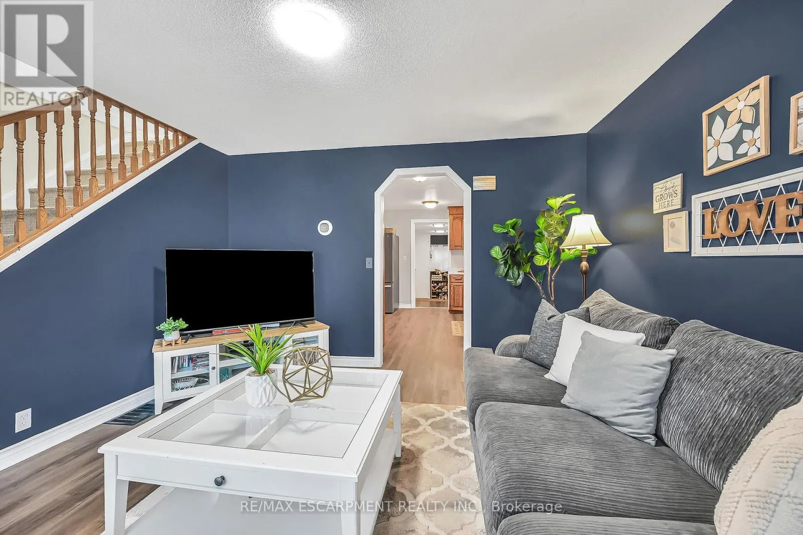122 FAIRVIEW AVENUE E