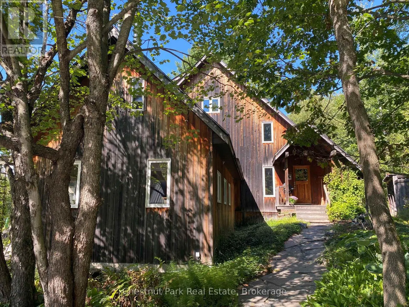 1082 NORTH SHORE ROAD E