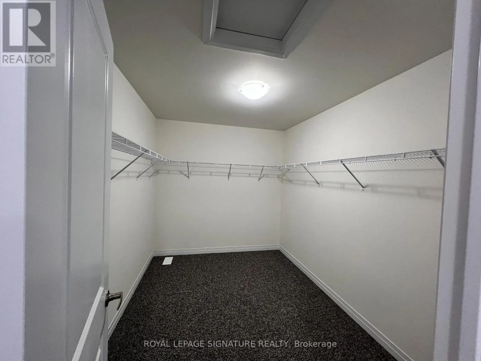121 DINGMAN STREET