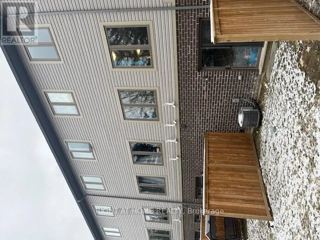 27 - 124 COMPASS TRAIL