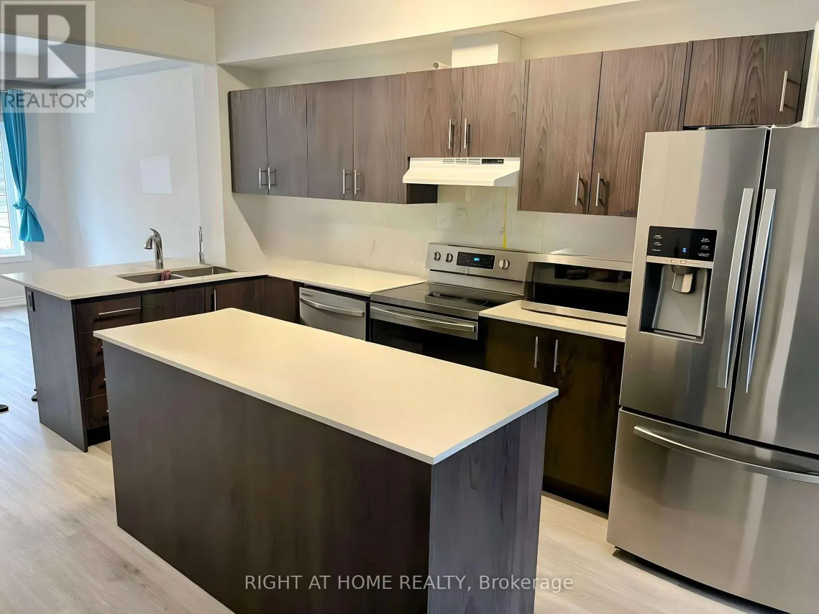 27 - 124 COMPASS TRAIL