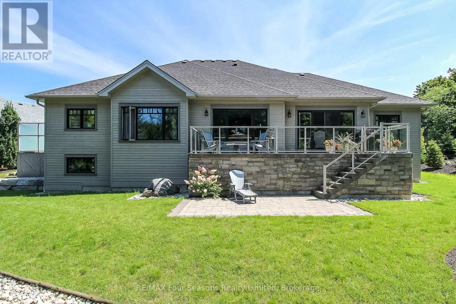 120 SCHOOLHOUSE COURT