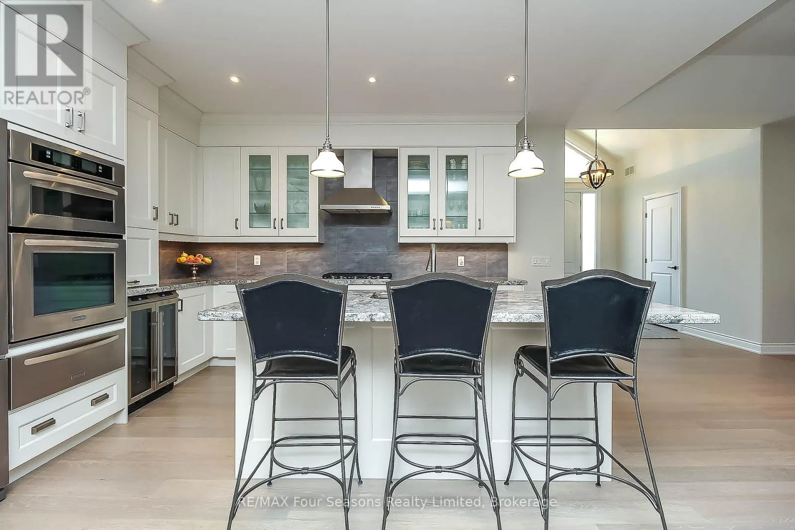 120 SCHOOLHOUSE COURT